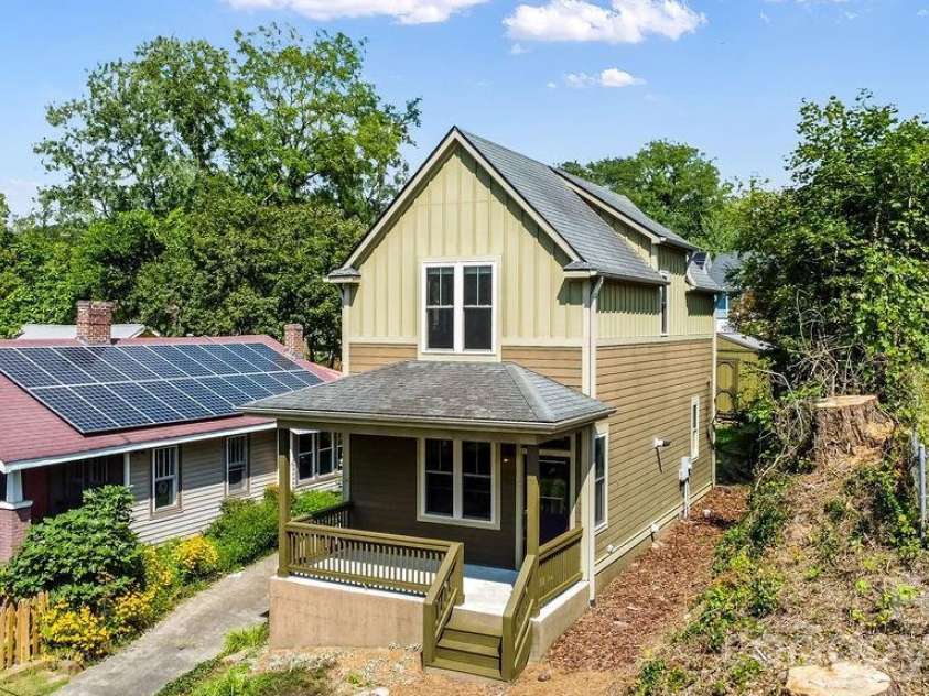 26 Mount Clare Avenue, Asheville, NC 28801.  MLS# CAR4293634, YatesRealty ID 3656. 26 Mount Clare Ave - one mile to Pack Square
