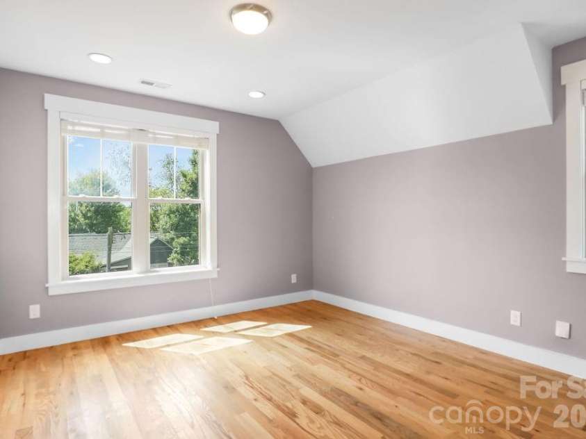 26 Mount Clare Avenue, Asheville, NC 28801.  MLS# CAR4293634, YatesRealty ID 3656. 