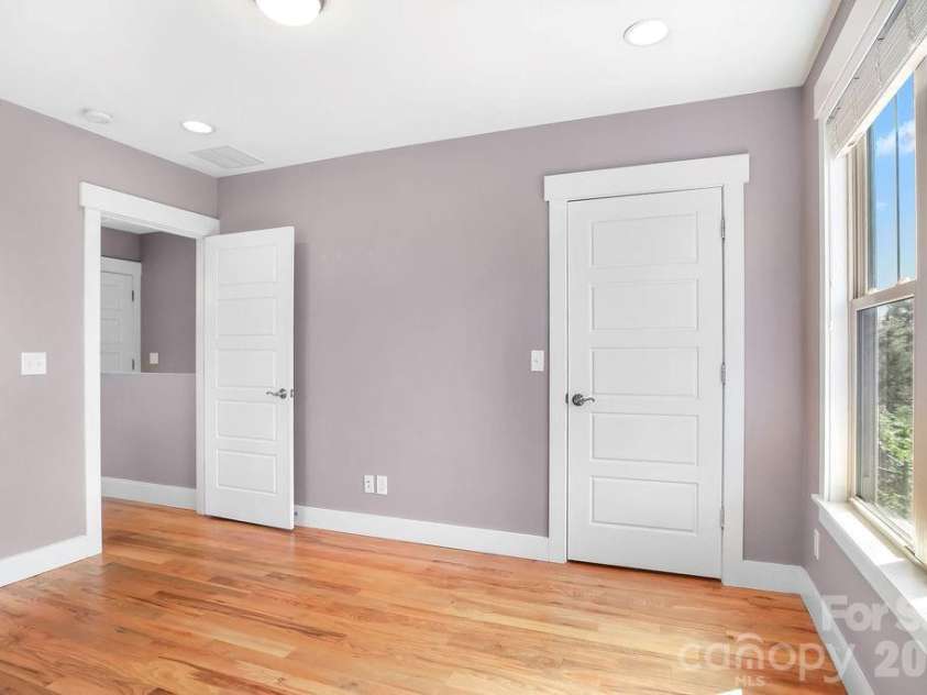 26 Mount Clare Avenue, Asheville, NC 28801.  MLS# CAR4293634, YatesRealty ID 3656. 