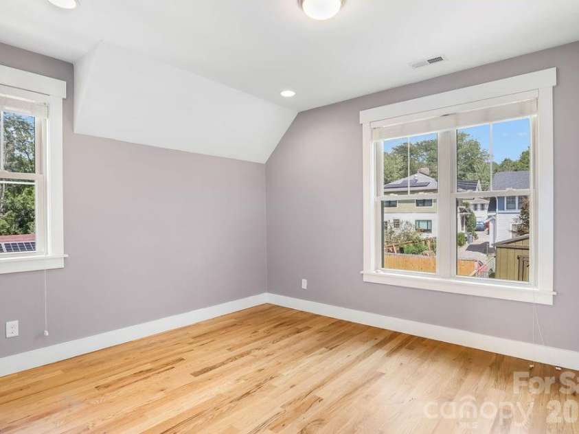 26 Mount Clare Avenue, Asheville, NC 28801.  MLS# CAR4293634, YatesRealty ID 3656. 