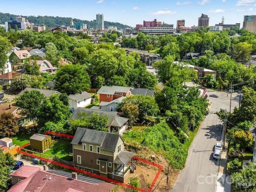26 Mount Clare Avenue, Asheville, NC 28801.  MLS# CAR4293634, YatesRealty ID 3656. An aerial view of 26 Mount Clare looking towards downtown Asheville. The lot line dosn't show the parking space. It is in the shared driveway next to the green can.