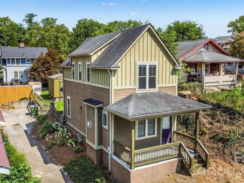 26 Mount Clare Avenue, Asheville, NC 28801.  MLS# CAR4293634, YatesRealty ID 3656. Off street parking up the shared driveway (next to the green can in the photo).