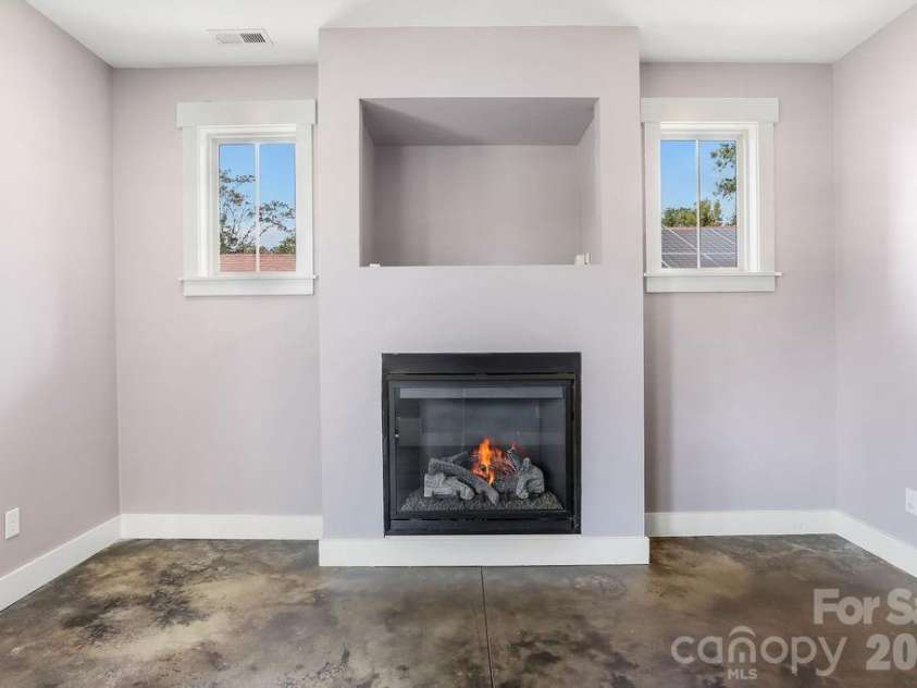 26 Mount Clare Avenue, Asheville, NC 28801.  MLS# CAR4293634, YatesRealty ID 3656. Soaring ceilings and windows bring in natural light.