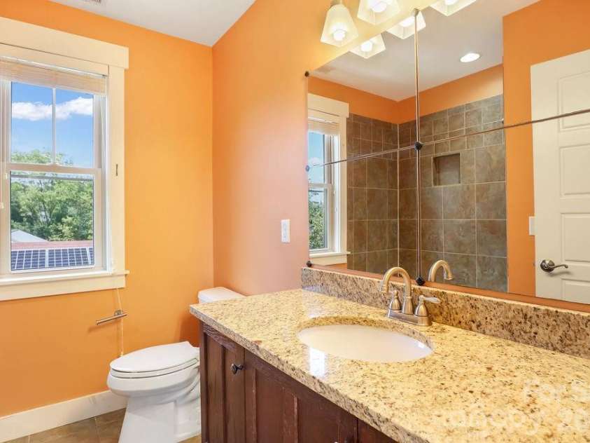 26 Mount Clare Avenue, Asheville, NC 28801.  MLS# CAR4293634, YatesRealty ID 3656. Upstairs full bath 