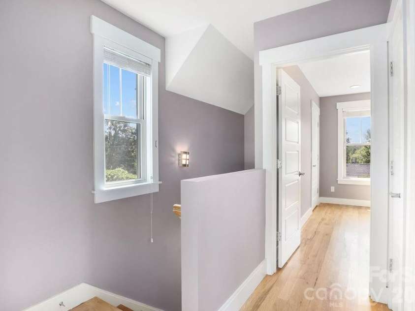 26 Mount Clare Avenue, Asheville, NC 28801.  MLS# CAR4293634, YatesRealty ID 3656. Upstairs hallway