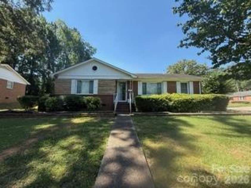 2855 Fordwood Drive, Charlotte, NC 28208.  MLS# CAR4302329, YatesRealty ID 3656. 