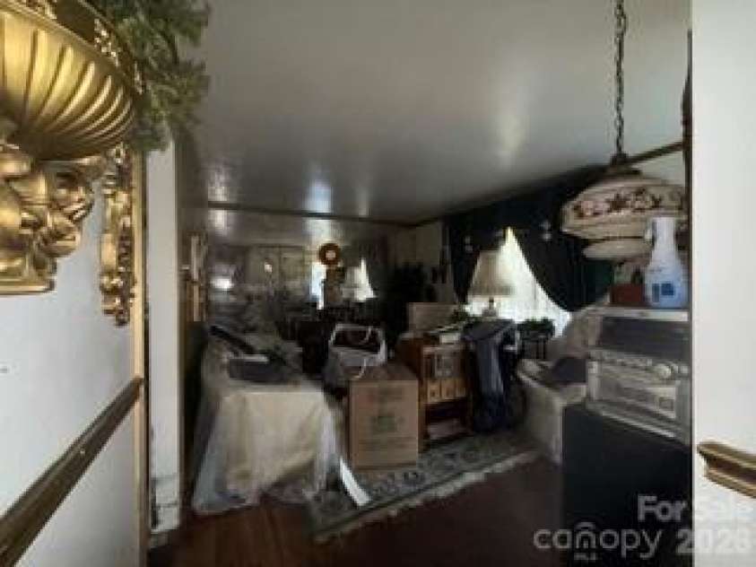 2855 Fordwood Drive, Charlotte, NC 28208.  MLS# CAR4302329, YatesRealty ID 3656. 