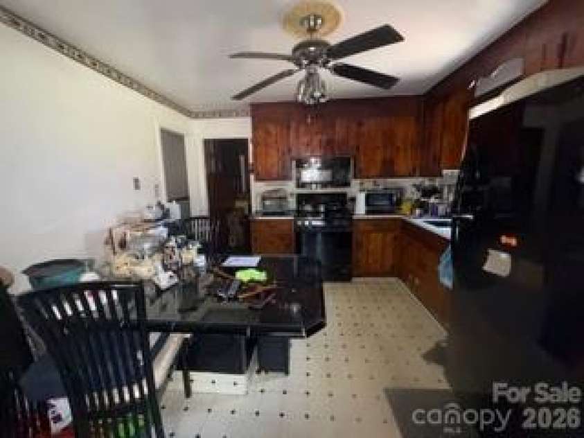 2855 Fordwood Drive, Charlotte, NC 28208.  MLS# CAR4302329, YatesRealty ID 3656. 
