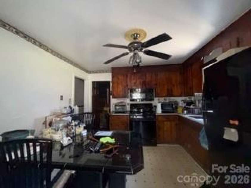 2855 Fordwood Drive, Charlotte, NC 28208.  MLS# CAR4302329, YatesRealty ID 3656. 