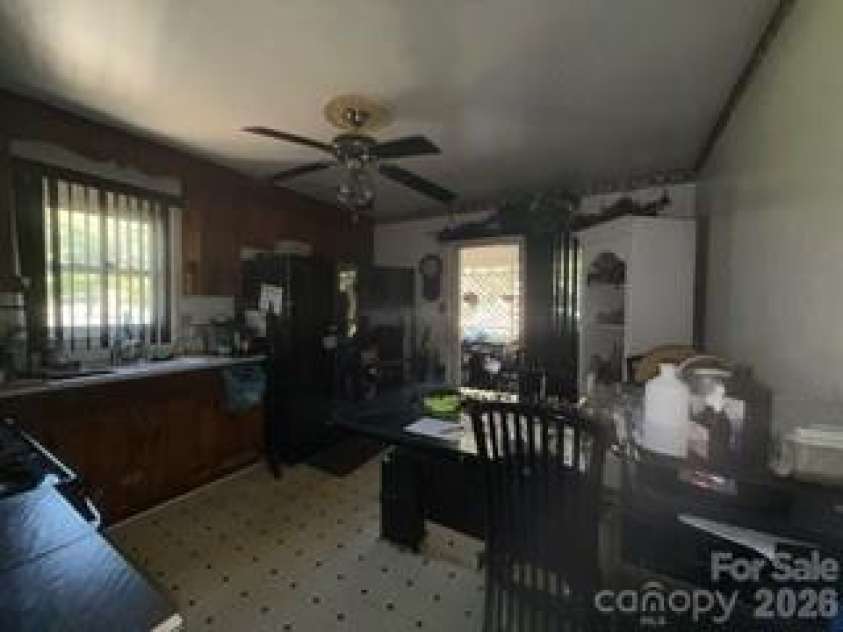 2855 Fordwood Drive, Charlotte, NC 28208.  MLS# CAR4302329, YatesRealty ID 3656. 