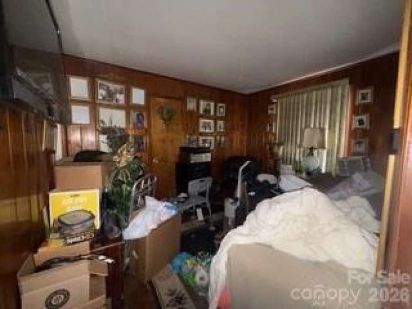 2855 Fordwood Drive, Charlotte, NC 28208.  MLS# CAR4302329, YatesRealty ID 3656. 