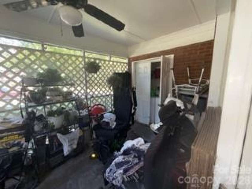 2855 Fordwood Drive, Charlotte, NC 28208.  MLS# CAR4302329, YatesRealty ID 3656. 
