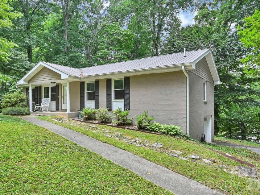 222 Timberlane Drive, Etowah, NC 28729.  MLS# CAR4402603, YatesRealty ID 36561. 
