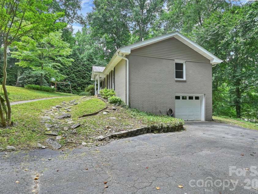 222 Timberlane Drive, Etowah, NC 28729.  MLS# CAR4402603, YatesRealty ID 36561. 
