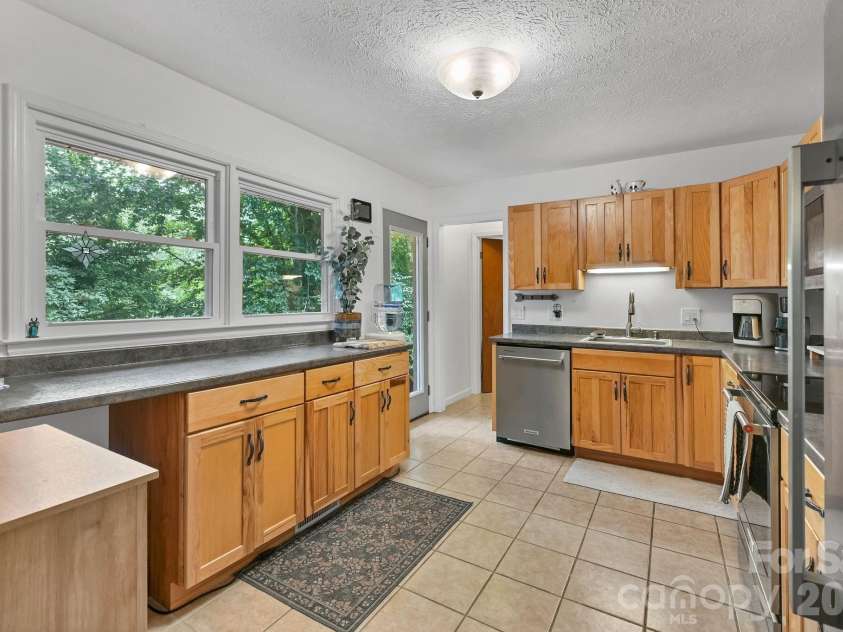 222 Timberlane Drive, Etowah, NC 28729.  MLS# CAR4402603, YatesRealty ID 36561. 