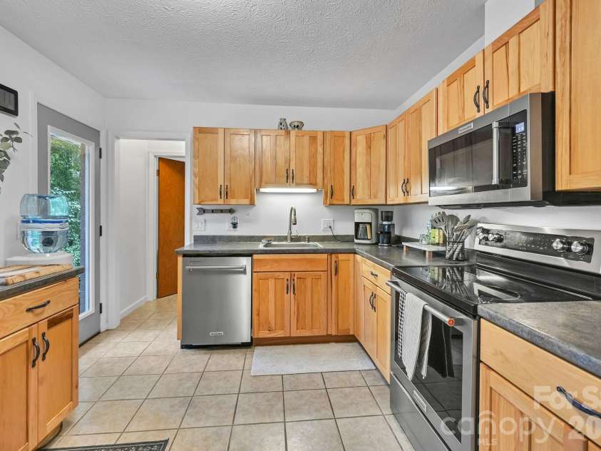 222 Timberlane Drive, Etowah, NC 28729.  MLS# CAR4402603, YatesRealty ID 36561. 