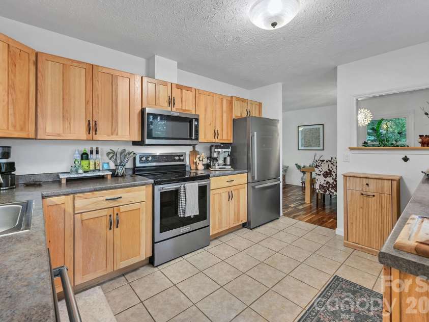 222 Timberlane Drive, Etowah, NC 28729.  MLS# CAR4402603, YatesRealty ID 36561. 
