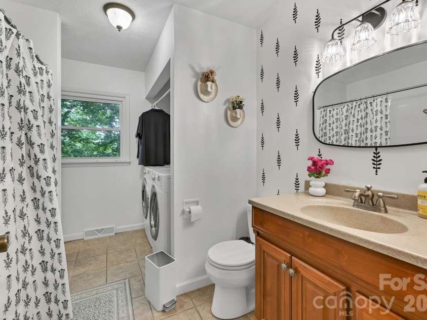 222 Timberlane Drive, Etowah, NC 28729.  MLS# CAR4402603, YatesRealty ID 36561. 