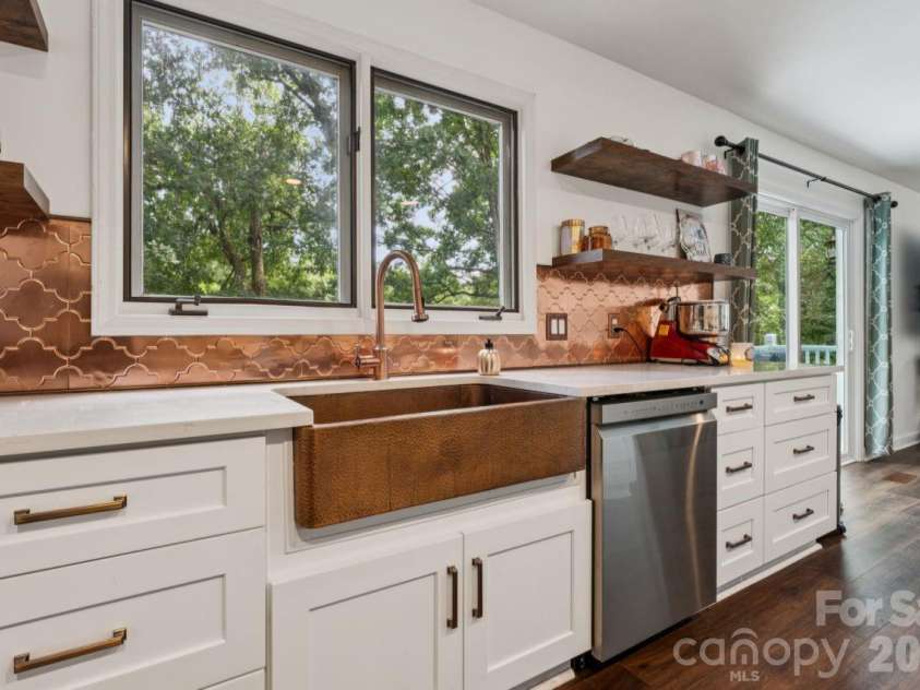 26049 Neptunes Landing, Tega Cay, SC 29708.  MLS# CAR4391310, YatesRealty ID 36563. New copper backsplash & sink