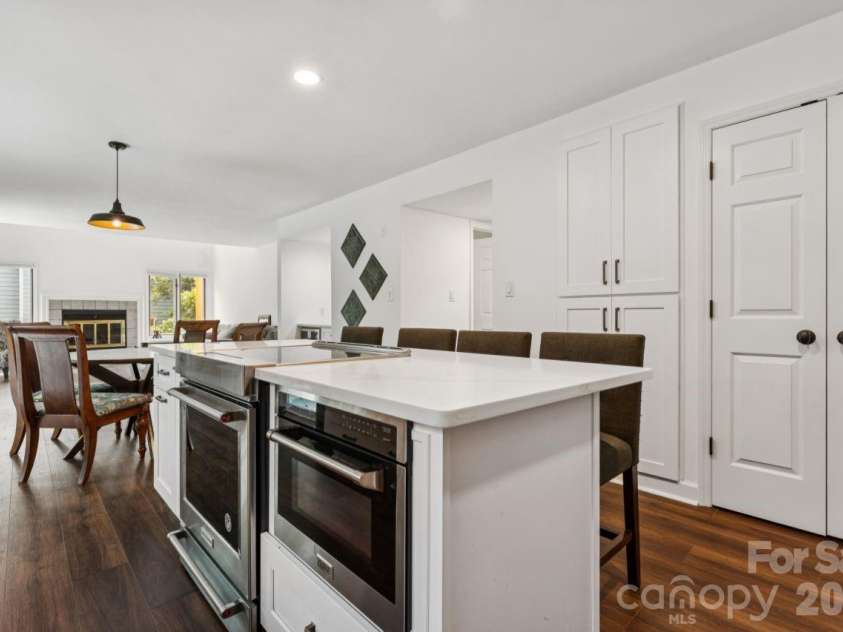 26049 Neptunes Landing, Tega Cay, SC 29708.  MLS# CAR4391310, YatesRealty ID 36563. Quartz counter tops