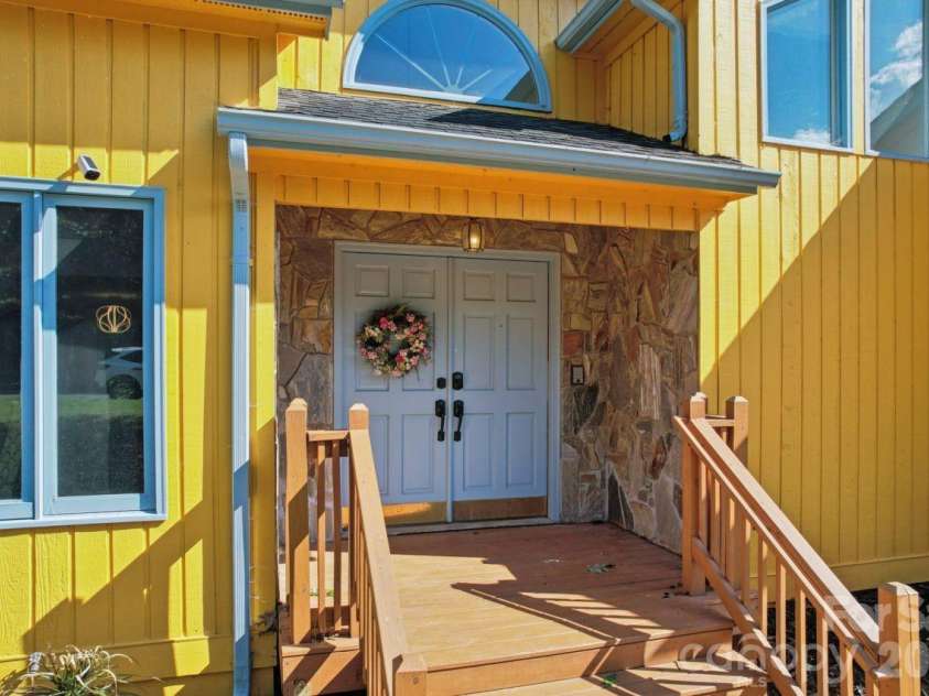26049 Neptunes Landing, Tega Cay, SC 29708.  MLS# CAR4391310, YatesRealty ID 36563. Welcome!
