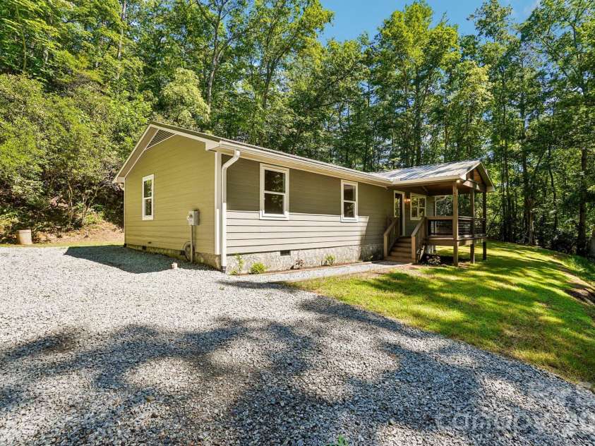 165 Westwood Drive, Brevard, NC 28712.  MLS# CAR4402303, YatesRealty ID 36564. 