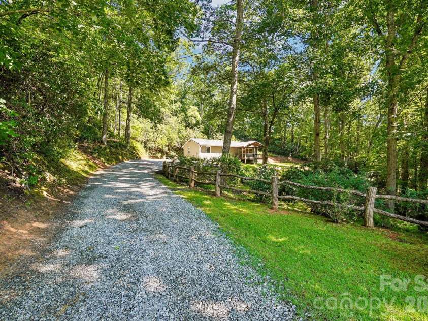 165 Westwood Drive, Brevard, NC 28712.  MLS# CAR4402303, YatesRealty ID 36564. 
