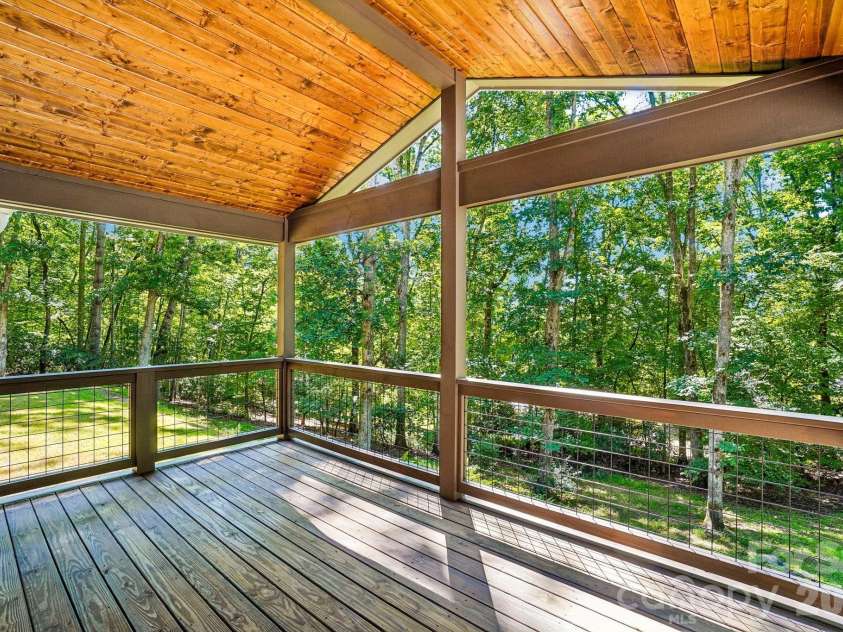 165 Westwood Drive, Brevard, NC 28712.  MLS# CAR4402303, YatesRealty ID 36564. 