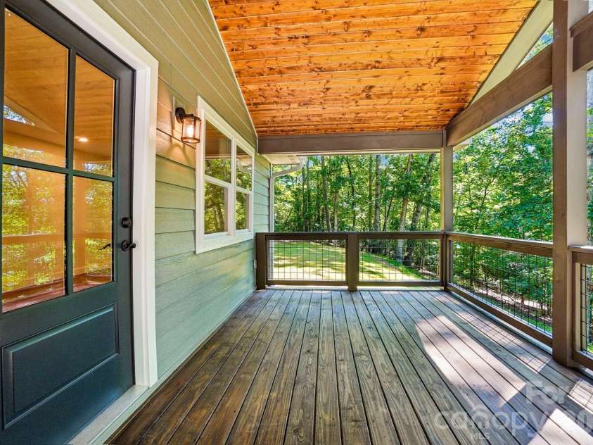 165 Westwood Drive, Brevard, NC 28712.  MLS# CAR4402303, YatesRealty ID 36564. 