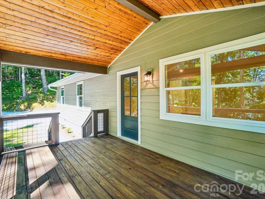 165 Westwood Drive, Brevard, NC 28712.  MLS# CAR4402303, YatesRealty ID 36564. 