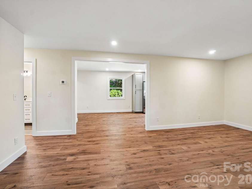 165 Westwood Drive, Brevard, NC 28712.  MLS# CAR4402303, YatesRealty ID 36564. 