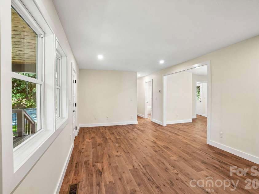165 Westwood Drive, Brevard, NC 28712.  MLS# CAR4402303, YatesRealty ID 36564. 
