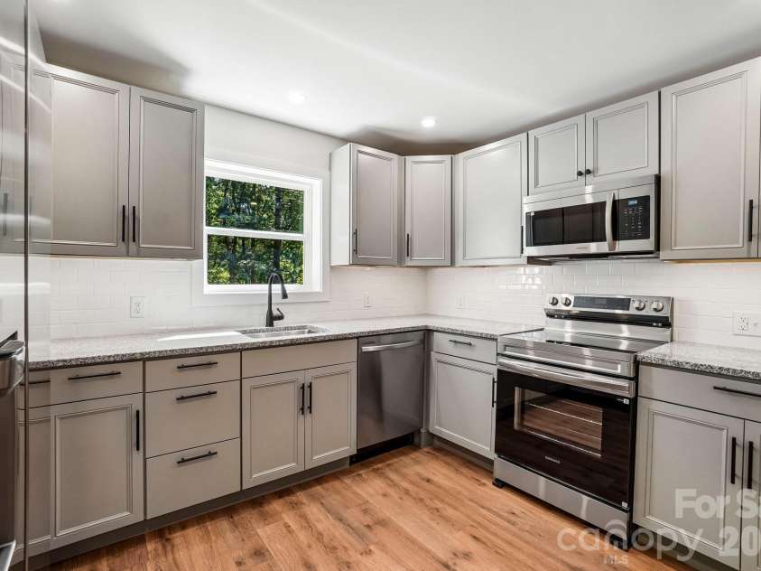 165 Westwood Drive, Brevard, NC 28712.  MLS# CAR4402303, YatesRealty ID 36564. 