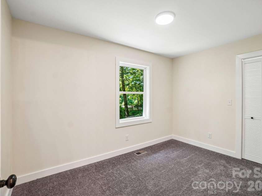 165 Westwood Drive, Brevard, NC 28712.  MLS# CAR4402303, YatesRealty ID 36564. 