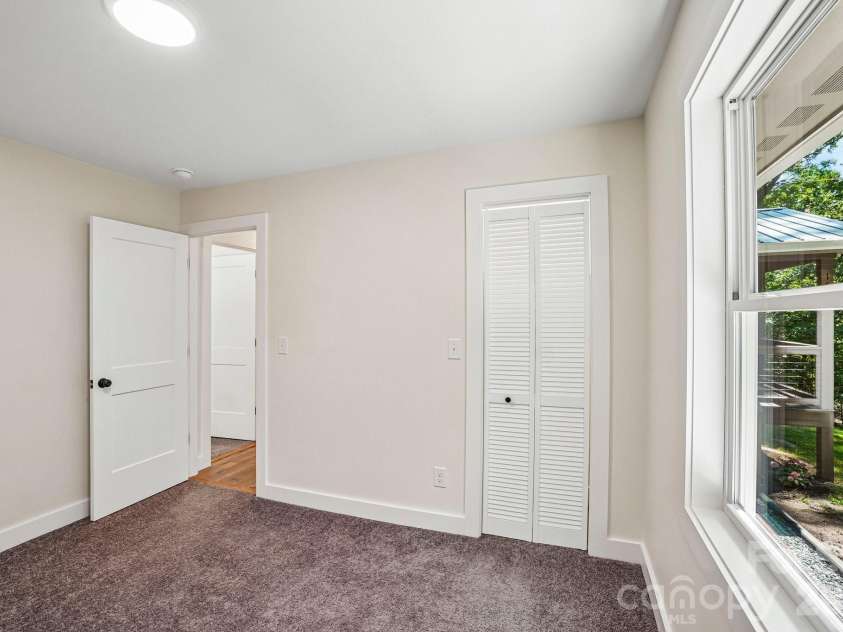 165 Westwood Drive, Brevard, NC 28712.  MLS# CAR4402303, YatesRealty ID 36564. 