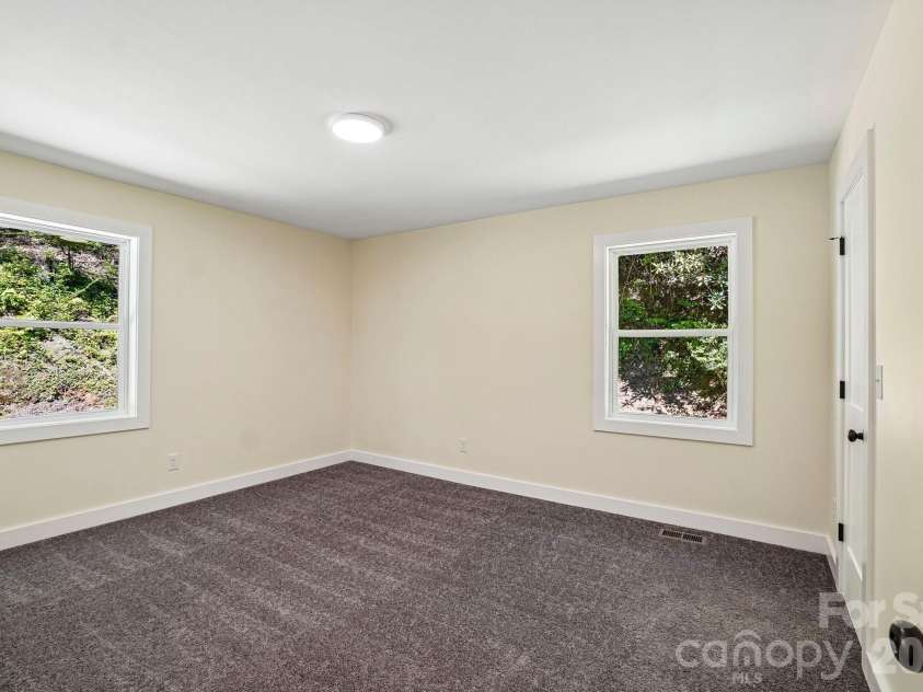165 Westwood Drive, Brevard, NC 28712.  MLS# CAR4402303, YatesRealty ID 36564. 