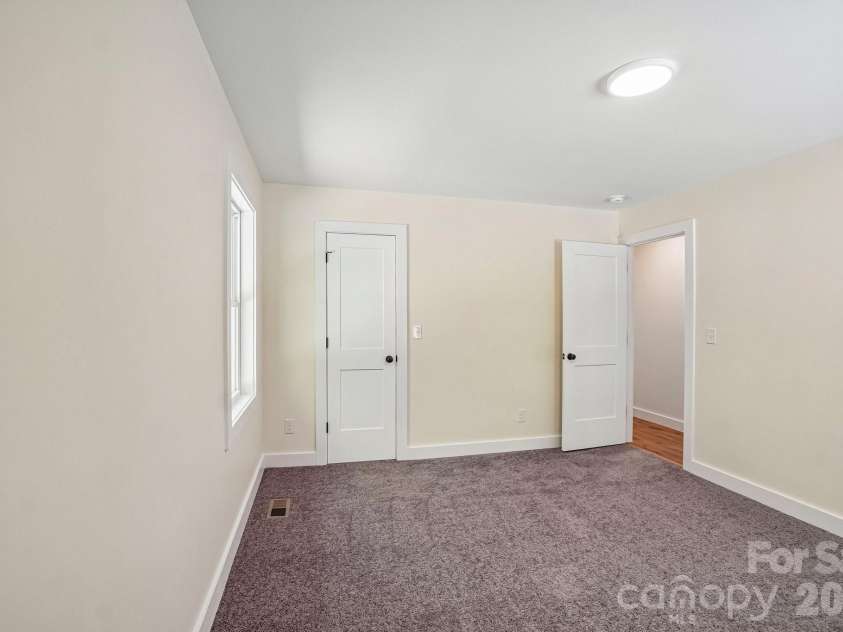 165 Westwood Drive, Brevard, NC 28712.  MLS# CAR4402303, YatesRealty ID 36564. 