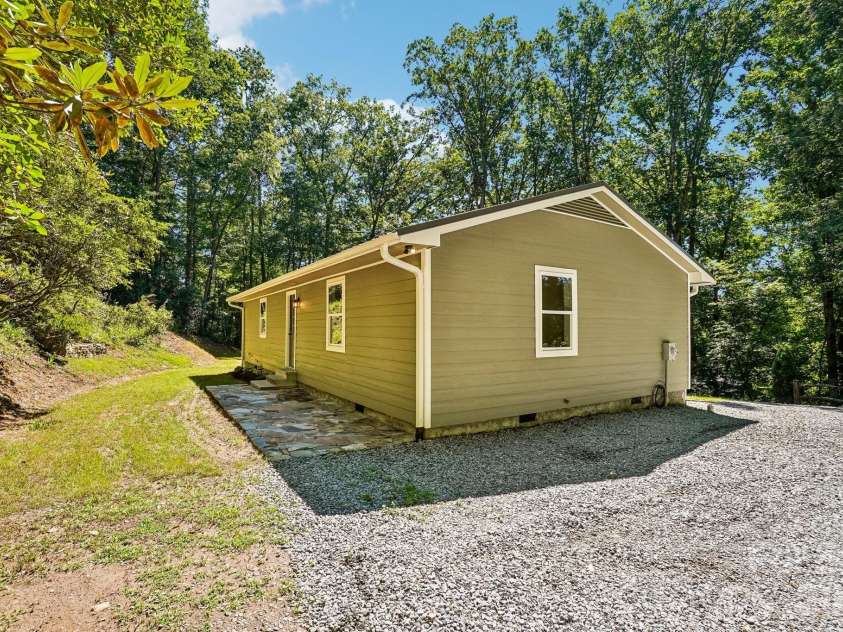 165 Westwood Drive, Brevard, NC 28712.  MLS# CAR4402303, YatesRealty ID 36564. 