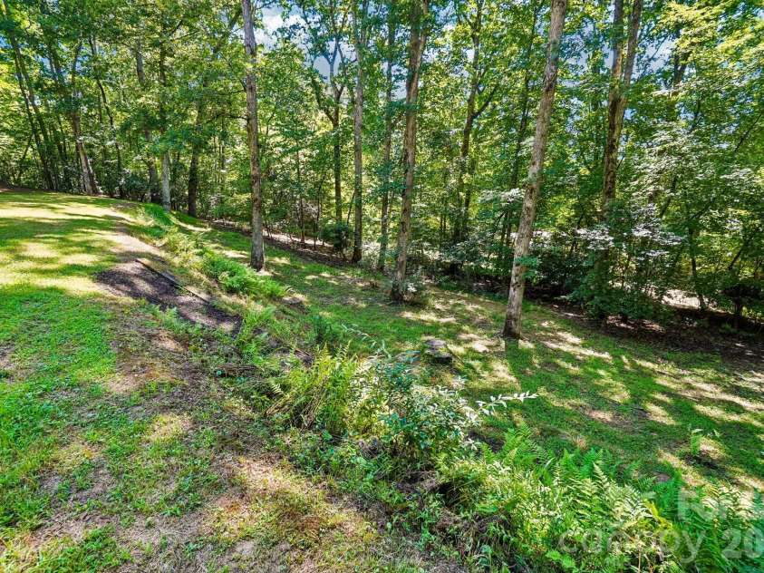 165 Westwood Drive, Brevard, NC 28712.  MLS# CAR4402303, YatesRealty ID 36564. 