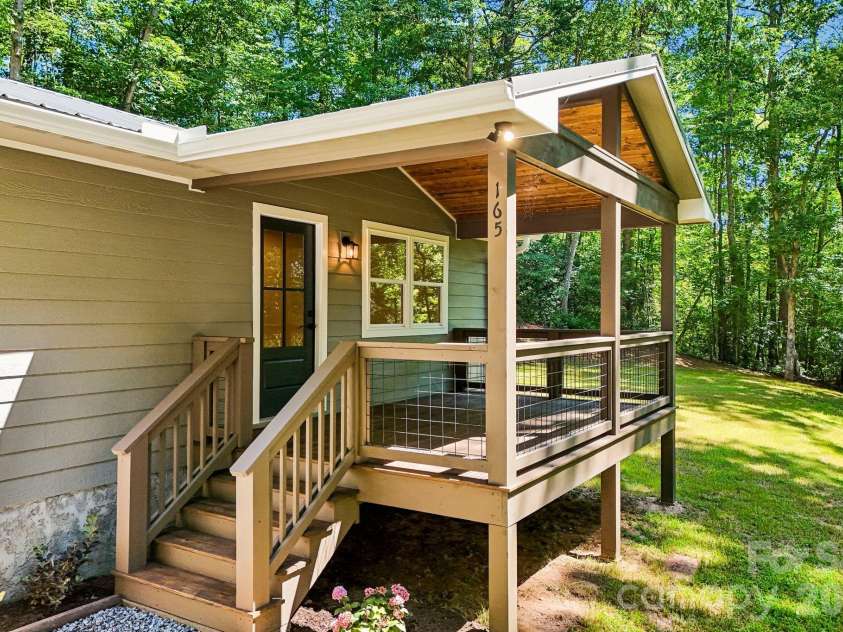 165 Westwood Drive, Brevard, NC 28712.  MLS# CAR4402303, YatesRealty ID 36564. 