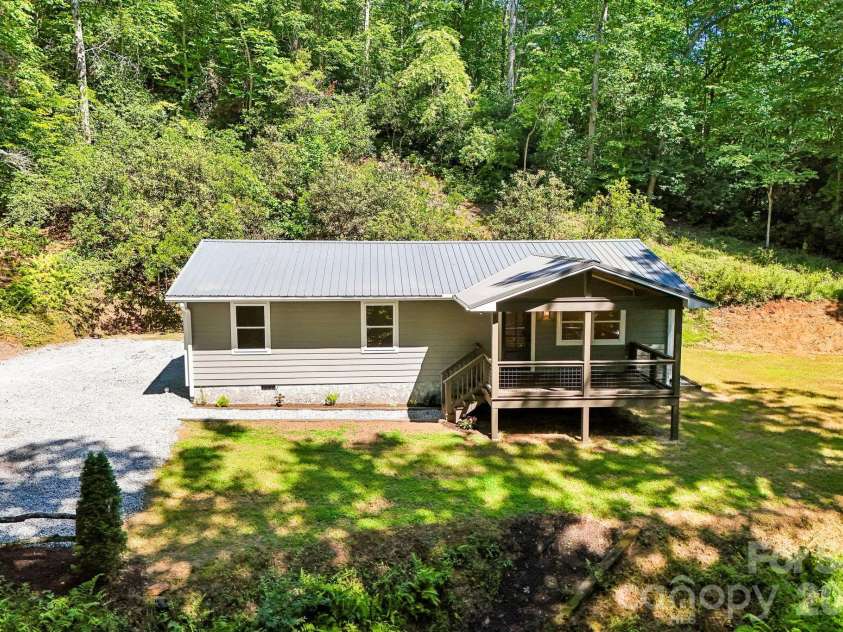 165 Westwood Drive, Brevard, NC 28712.  MLS# CAR4402303, YatesRealty ID 36564. 