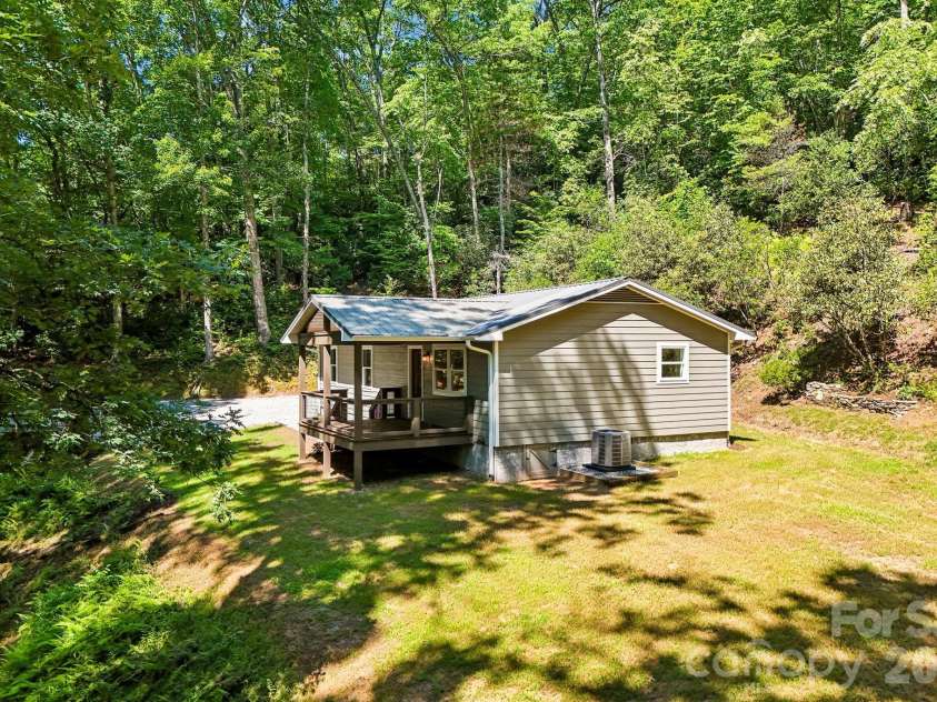 165 Westwood Drive, Brevard, NC 28712.  MLS# CAR4402303, YatesRealty ID 36564. 