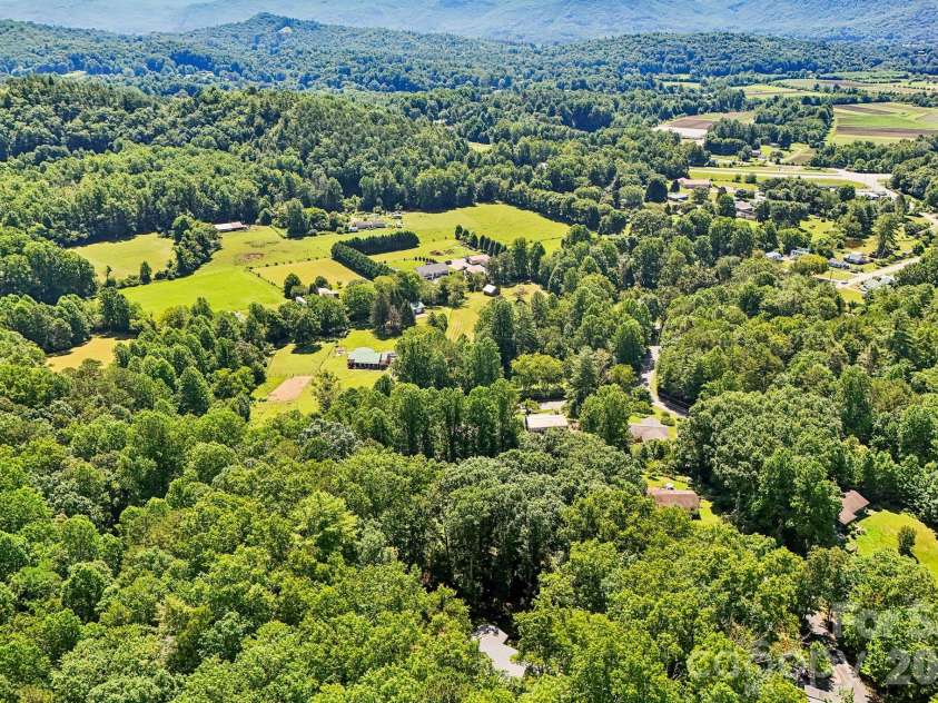 165 Westwood Drive, Brevard, NC 28712.  MLS# CAR4402303, YatesRealty ID 36564. 