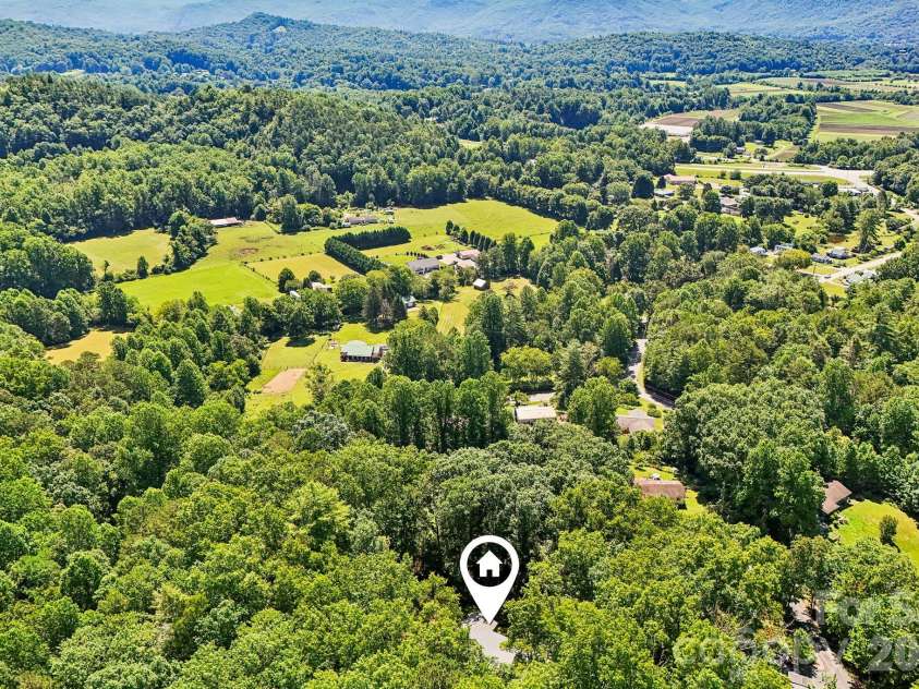 165 Westwood Drive, Brevard, NC 28712.  MLS# CAR4402303, YatesRealty ID 36564. 