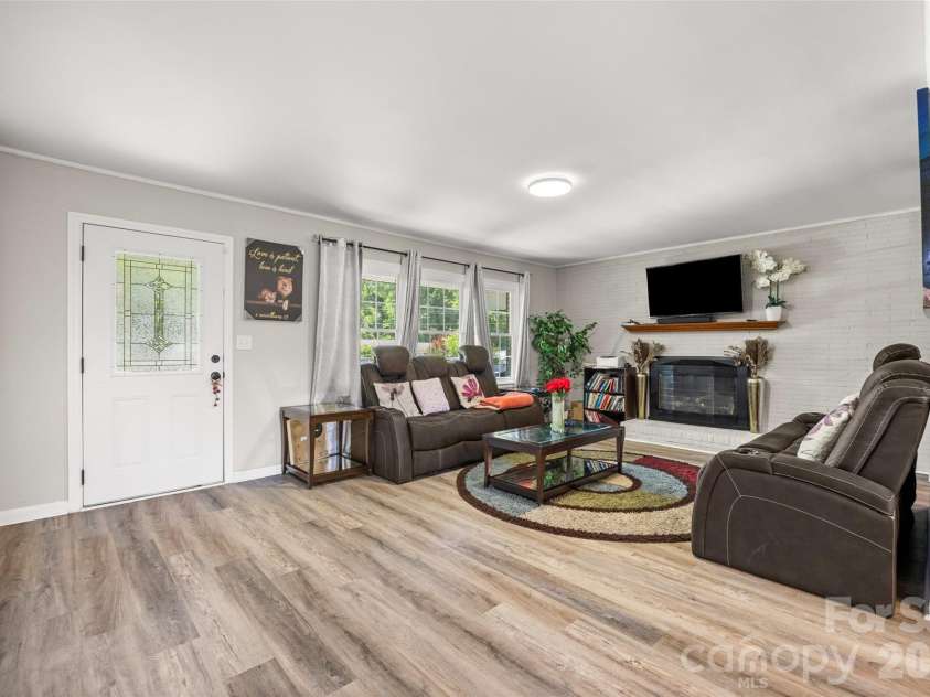 2323 Hedgewood Circle, Gastonia, NC 28052.  MLS# CAR4400483, YatesRealty ID 36565. 