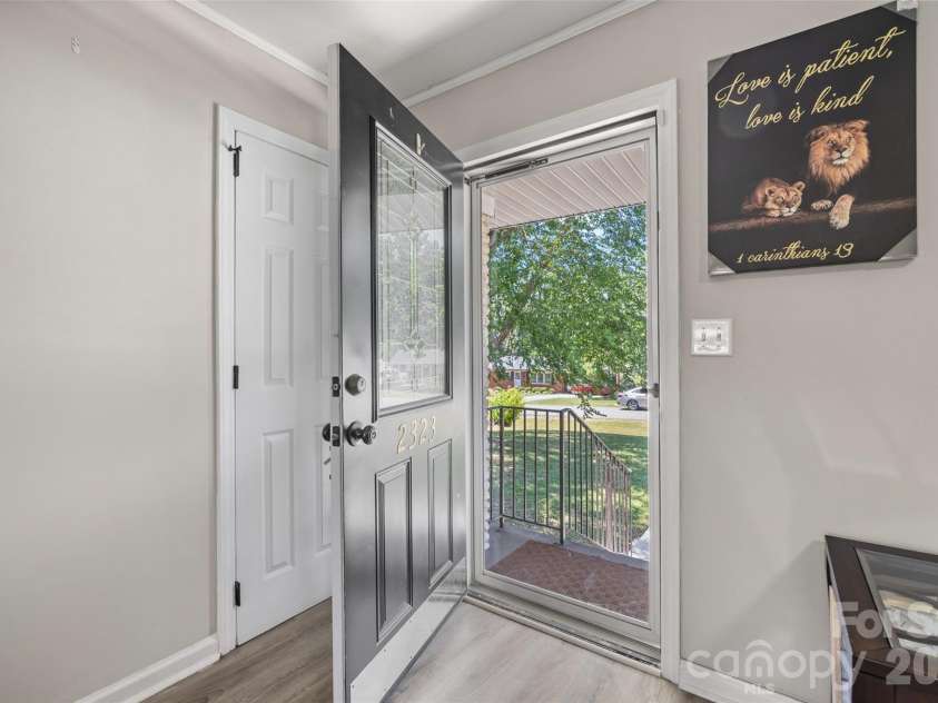 2323 Hedgewood Circle, Gastonia, NC 28052.  MLS# CAR4400483, YatesRealty ID 36565. Entry Way