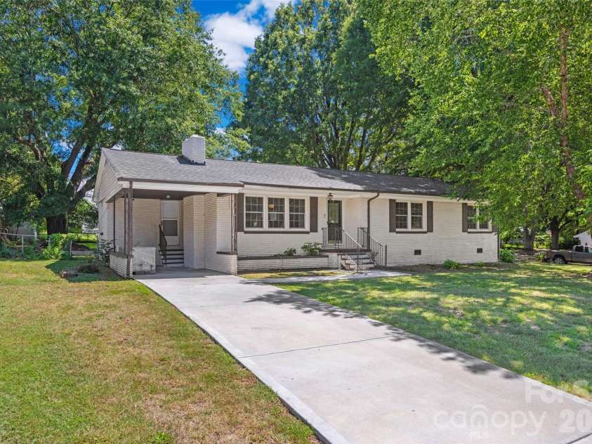 2323 Hedgewood Circle, Gastonia, NC 28052.  MLS# CAR4400483, YatesRealty ID 36565. Front