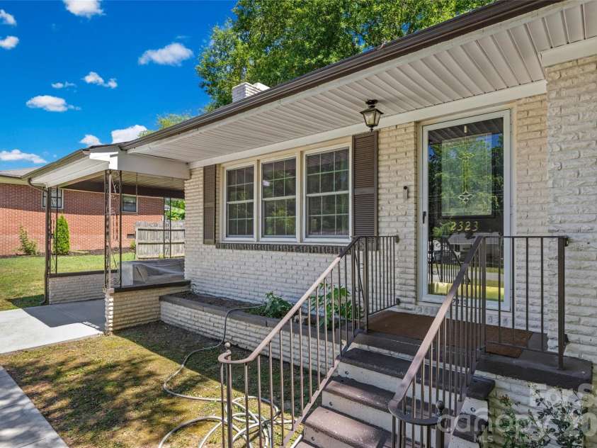 2323 Hedgewood Circle, Gastonia, NC 28052.  MLS# CAR4400483, YatesRealty ID 36565. Front Porch