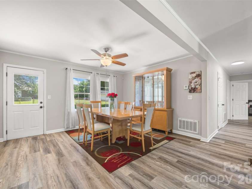 2323 Hedgewood Circle, Gastonia, NC 28052.  MLS# CAR4400483, YatesRealty ID 36565. Kitchen