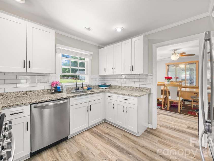 2323 Hedgewood Circle, Gastonia, NC 28052.  MLS# CAR4400483, YatesRealty ID 36565. Kitchen